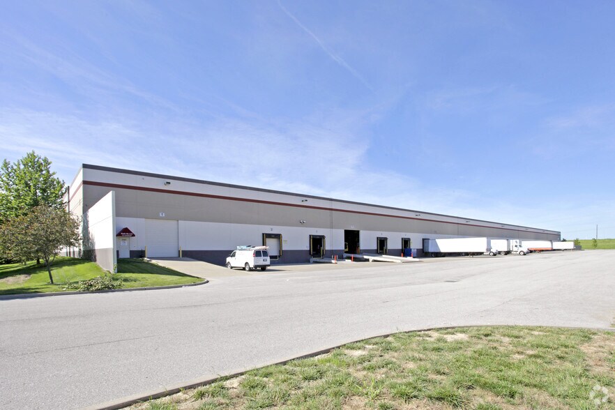 More Photos Of 3101-3141 Riverport Tech Center Dr, Maryland Heights Warehouse For Lease