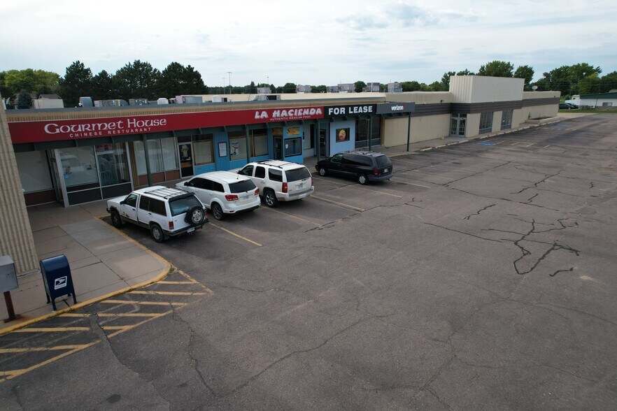 More Photos Of 1419-1533 Burlington St, Holdrege Unknown For Lease