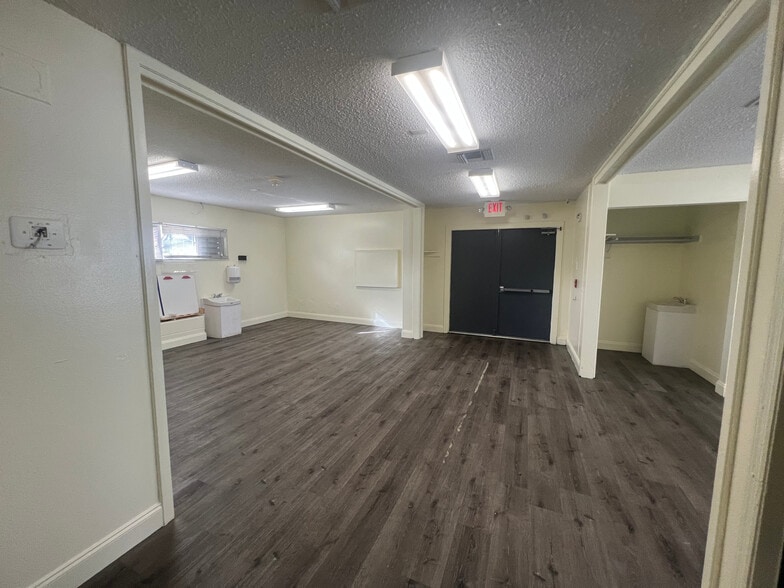 More Photos Of 4527 Carter St, Orlando Daycare Center For Lease