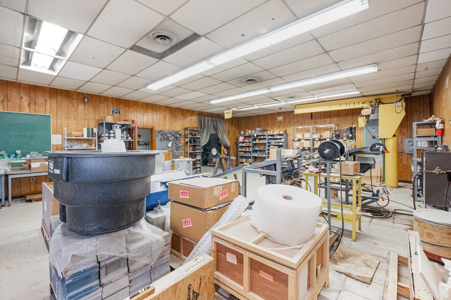 More Photos Of 330 N Front St, Ripley Flex For Sale