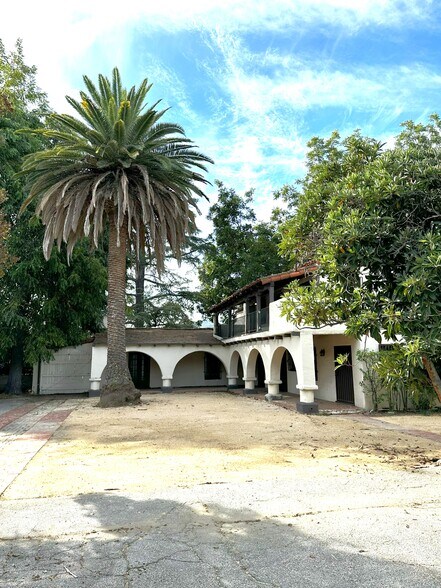 More Photos Of 10623 Riverside Dr, North Hollywood Office For Lease