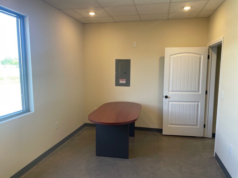 More Photos Of 1080 International Blvd, Clarksville Industrial For Lease