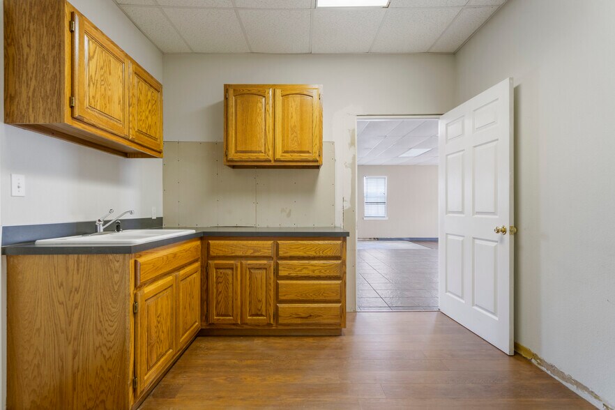 More Photos Of 26400 E 111th St S, Coweta Flex For Sale