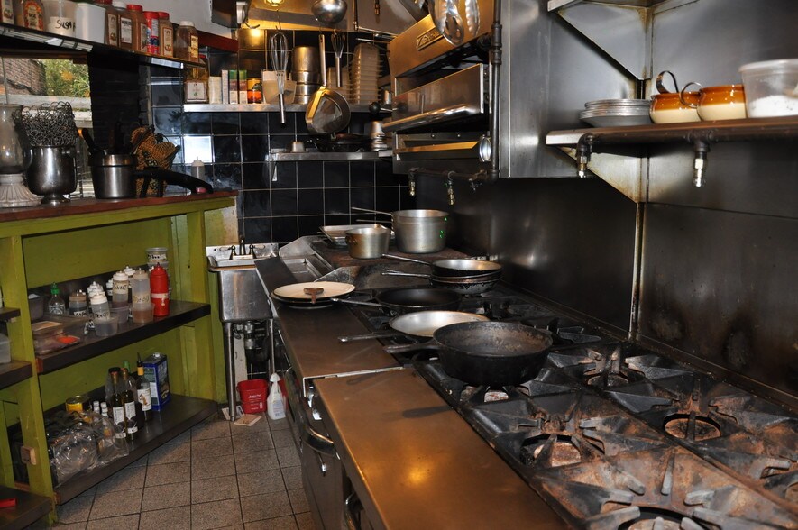 More Photos Of 5909 71st Ave, Ridgewood Restaurant For Lease