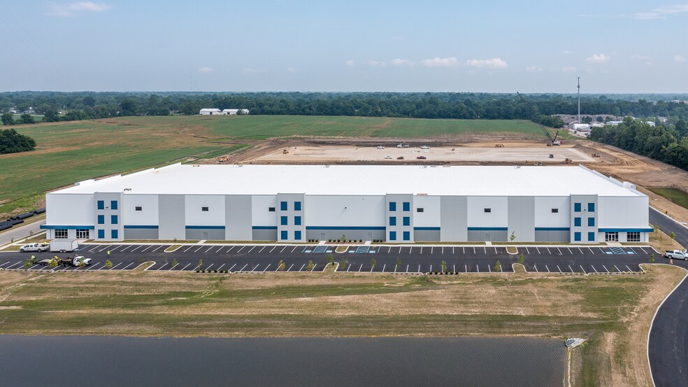 More Photos Of 9720 Rawles Ave, Indianapolis Distribution For Lease