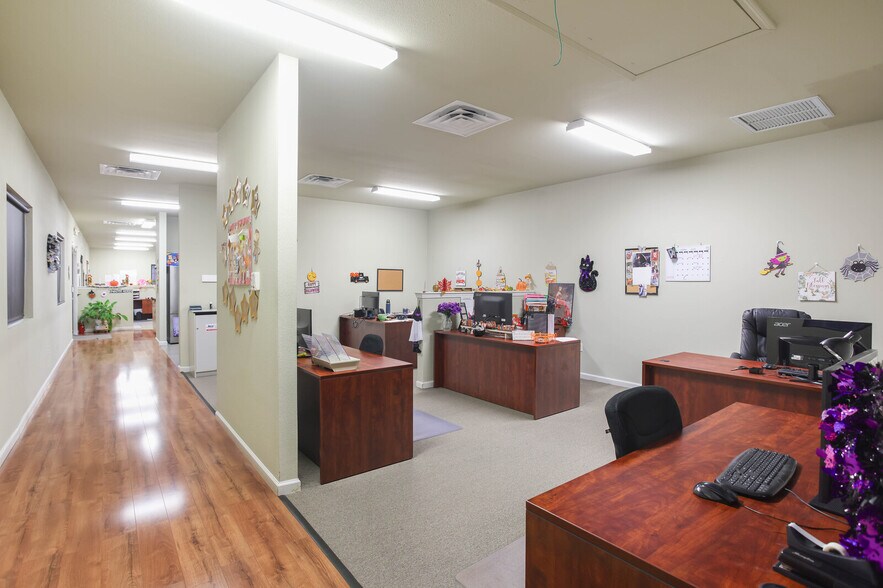 More Photos Of 8860 Oakland Rd, San Antonio Office For Sale