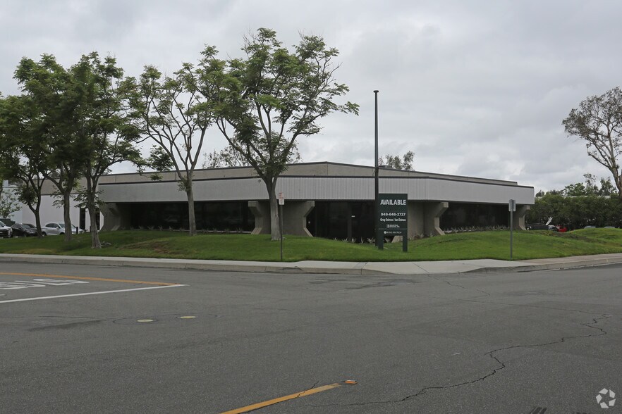 More Photos Of 8 Holland, Irvine Warehouse For Lease