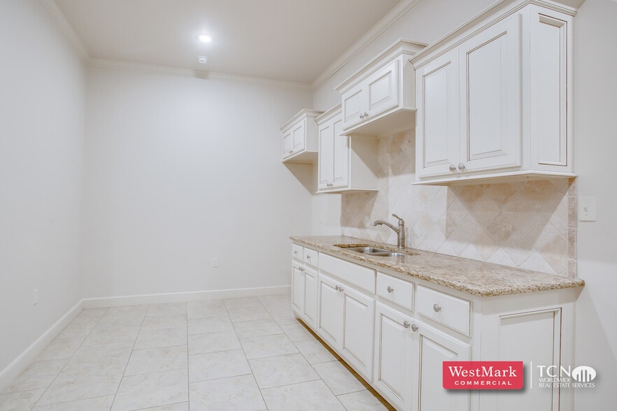 More Photos Of 5760 40th St, Lubbock Office For Lease