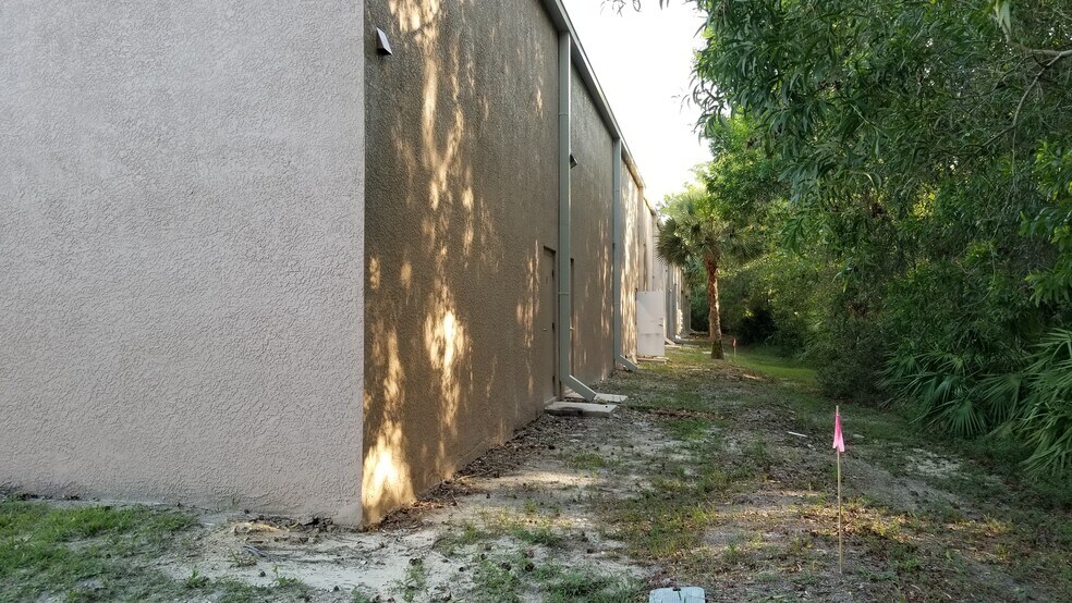 More Photos Of 932 NE 24th Ln, Cape Coral Light Manufacturing For Lease