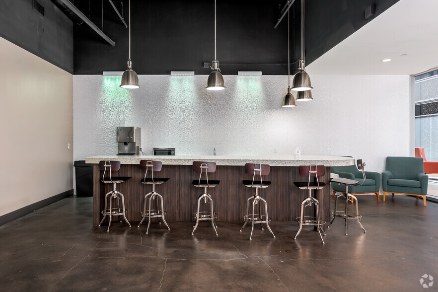 More Photos Of 17950 Preston Rd, Dallas Office For Lease