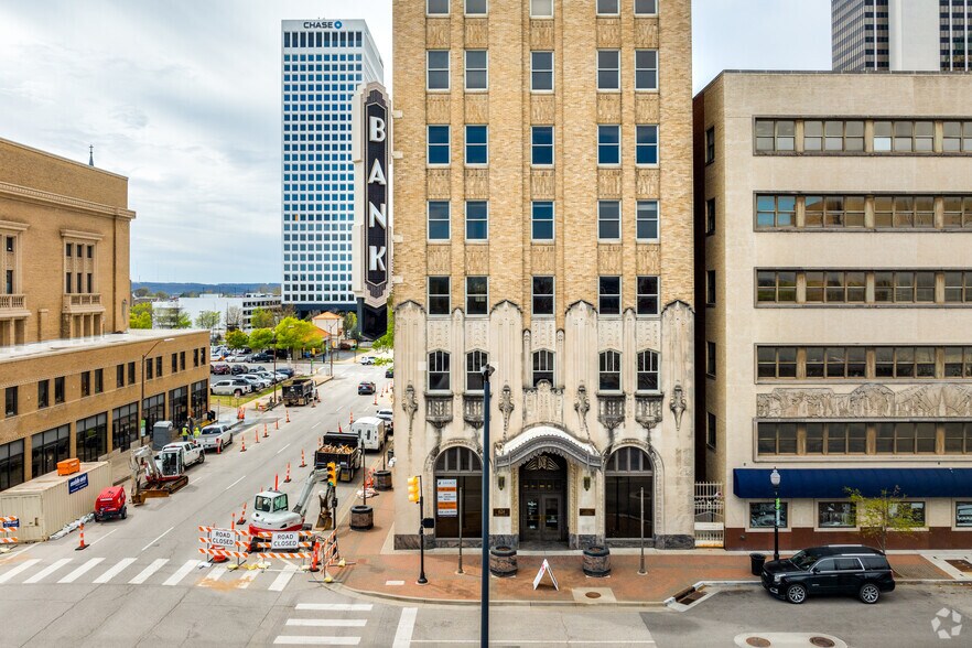 More Photos Of 624 S Boston Ave, Tulsa Office For Sale