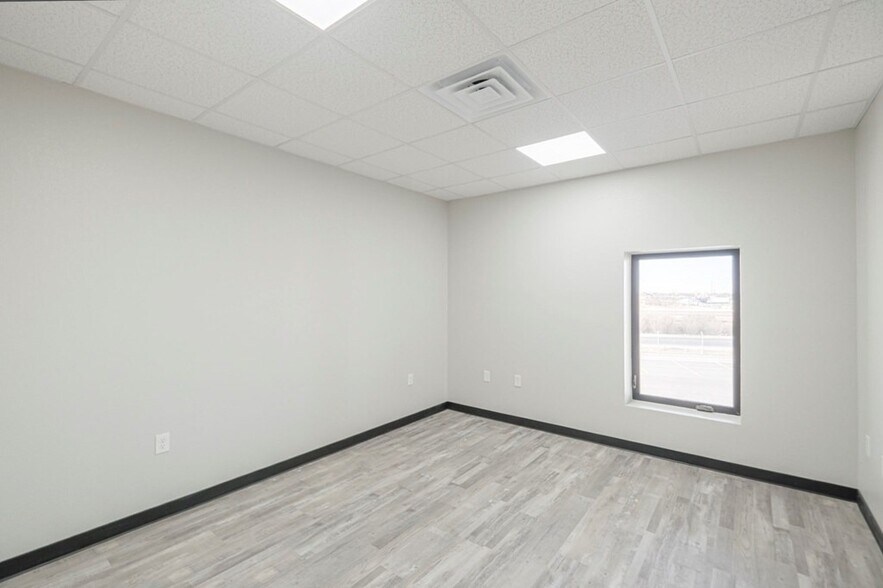 More Photos Of 5261 W Murphy St, Odessa Industrial For Lease