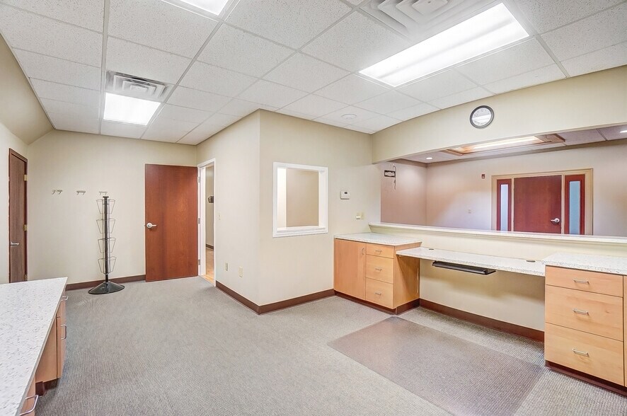 More Photos Of 916-920 W Market St, Lima Medical For Sale