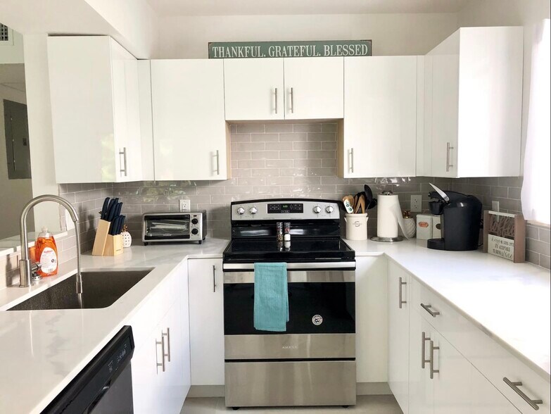 More Photos Of 2638 Lake Dr, Riviera Beach Apartments For Sale