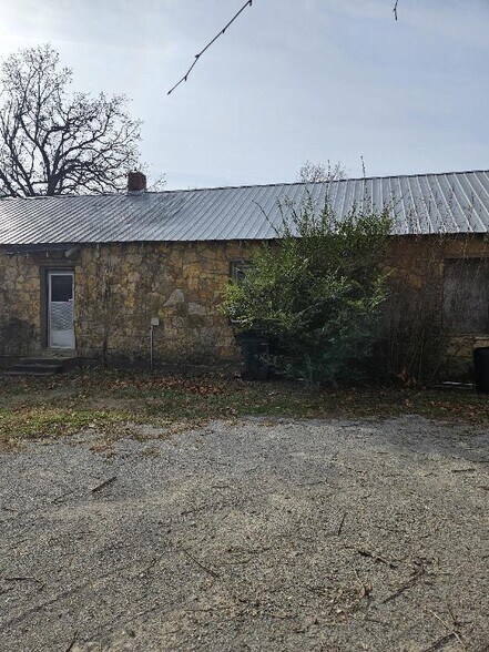 More Photos Of 130 Main St, Disney Freestanding For Sale