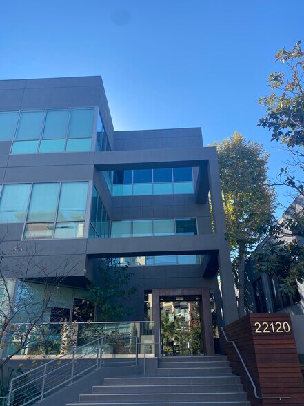 More Photos Of 22120 Clarendon St, Woodland Hills Office For Lease