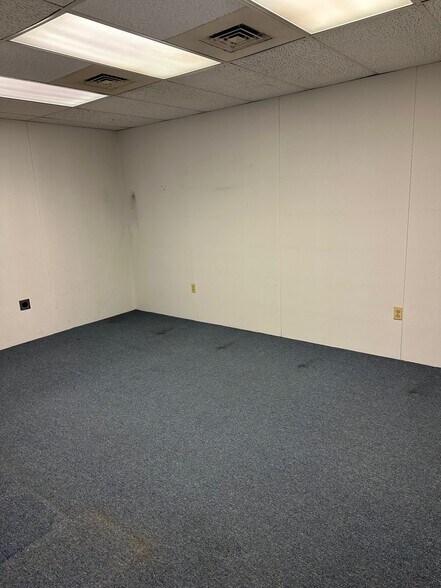 More Photos Of 36 Pine St, Lockport Office For Lease