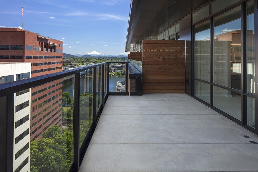 More Photos Of 140 SW Columbia St, Portland Apartments For Lease