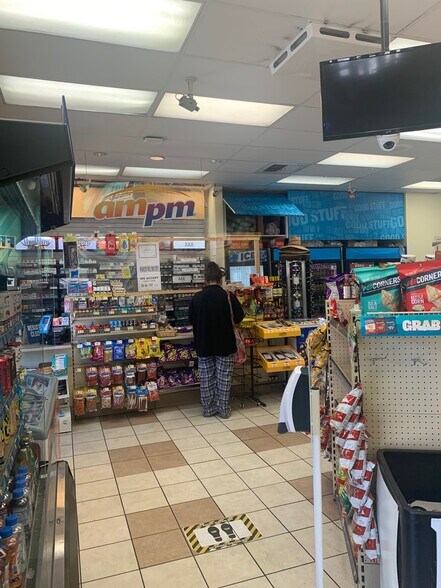 More Photos Of 1935 State St, Santa Barbara Service Station For Sale