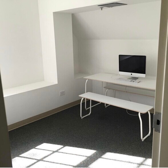 More Photos Of 1991 Sheridan Rd, Highland Park Office For Sale