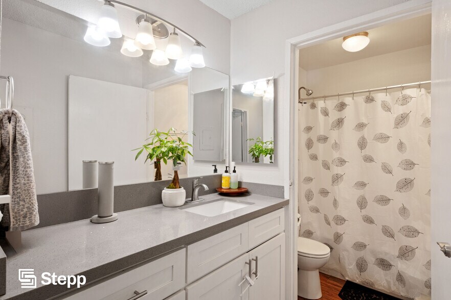 More Photos Of 2202-2208 Michigan Ave, Los Angeles Apartments For Sale