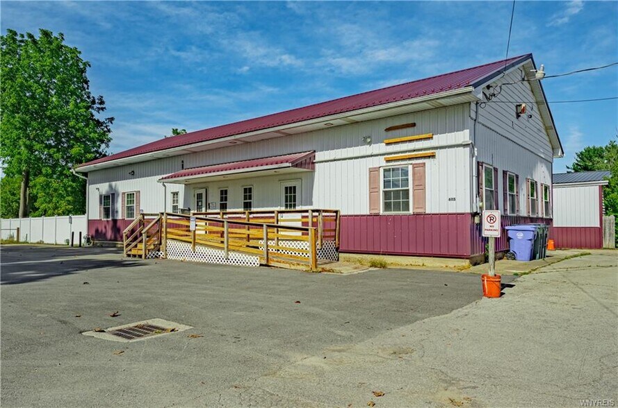 More Photos Of 6115 1st St, Newfane Office For Sale