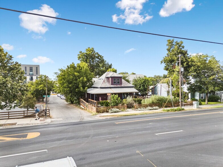 More Photos Of 217 W Hopkins St, San Marcos Restaurant For Sale