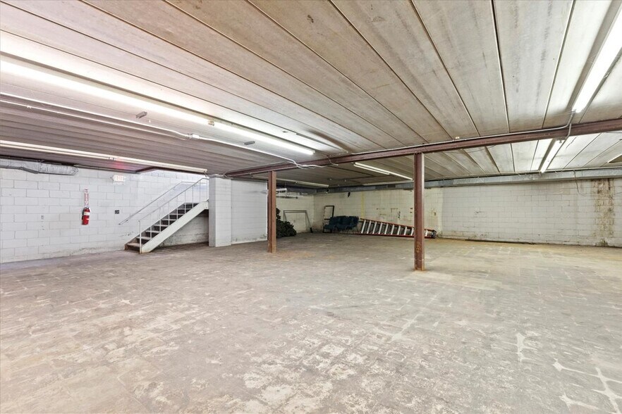 More Photos Of 7560 Macomb St, Grosse Ile Storefront Retail Office For Sale