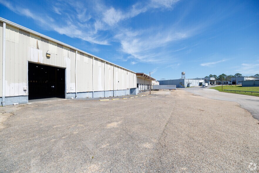More Photos Of 119 Anderson Ct, Dothan Warehouse For Lease