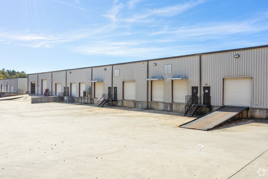 More Photos Of 358-372 McDonough Pky, McDonough Showroom For Lease