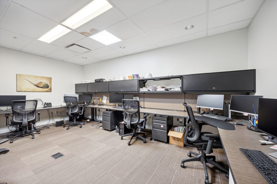 More Photos Of 10245-10255 Old Columbia Rd, Columbia Office For Sale