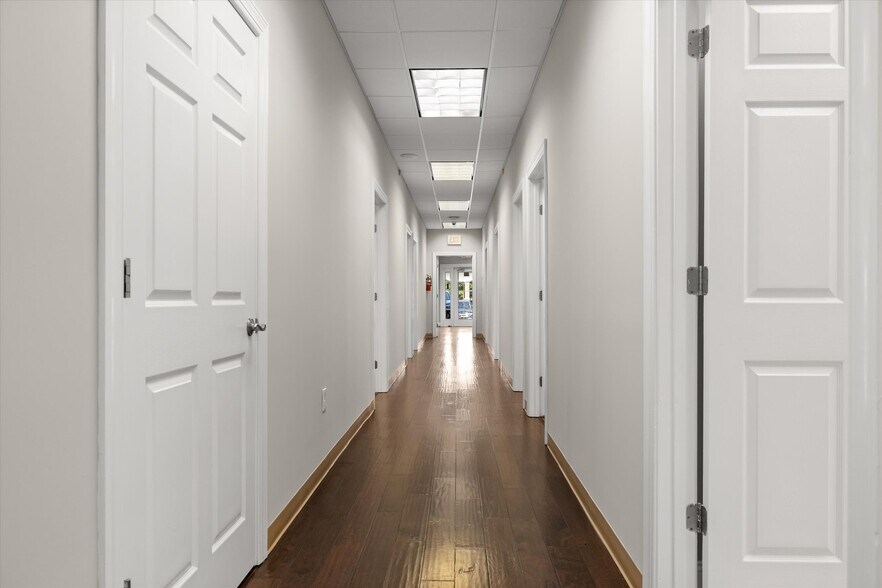 More Photos Of 7446 Shallowford Rd, Chattanooga Medical For Lease