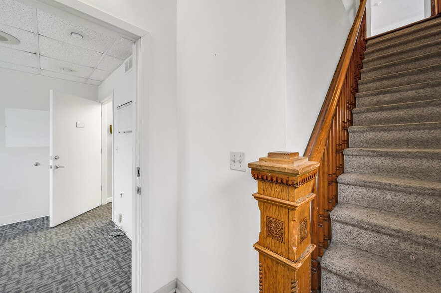 More Photos Of 46 E Somerset St, Raritan Medical For Sale