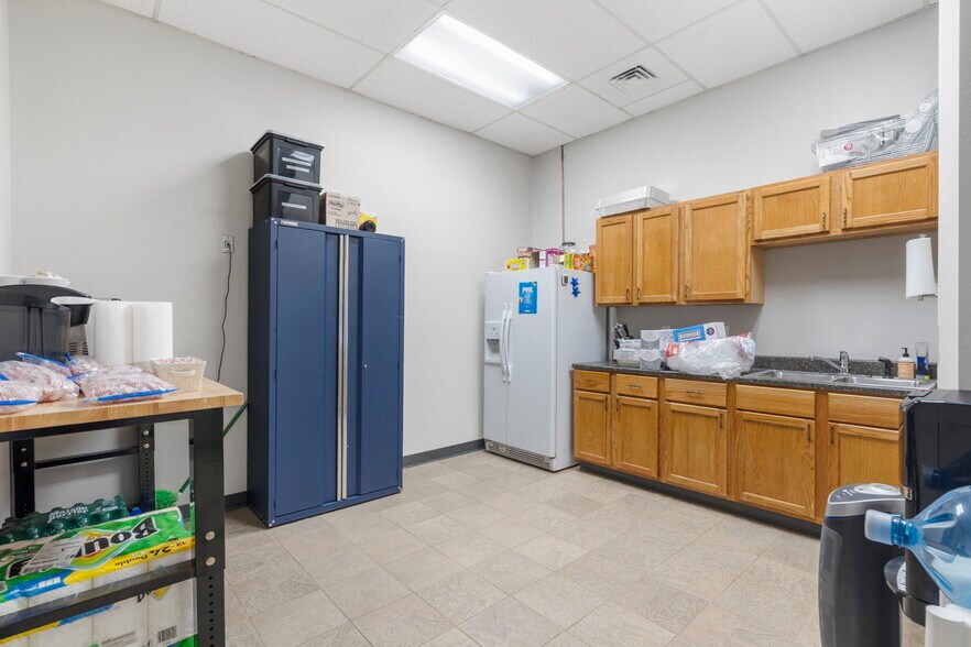 More Photos Of 2752 E Kearney St, Springfield Freestanding For Sale