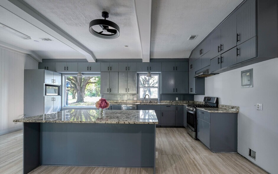 More Photos Of 20515 Kickapoo Rd, Waller Light Distribution For Sale