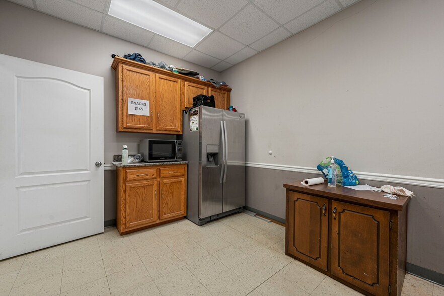 More Photos Of 300 Samson St, Glasgow Light Manufacturing For Sale