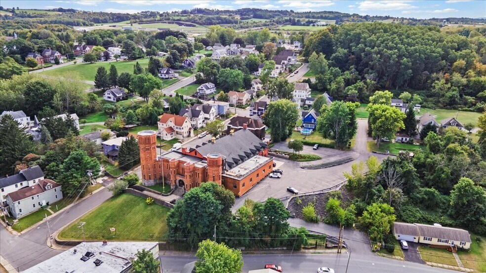 More Photos Of 49 Florida Ave, Amsterdam Hospitality For Sale