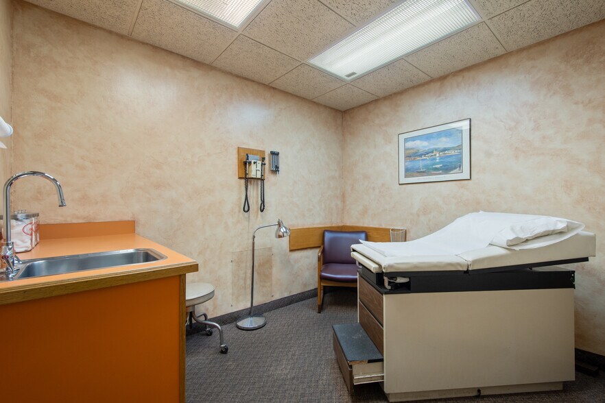 More Photos Of 3027 Aloma Ave, Winter Park Medical For Lease