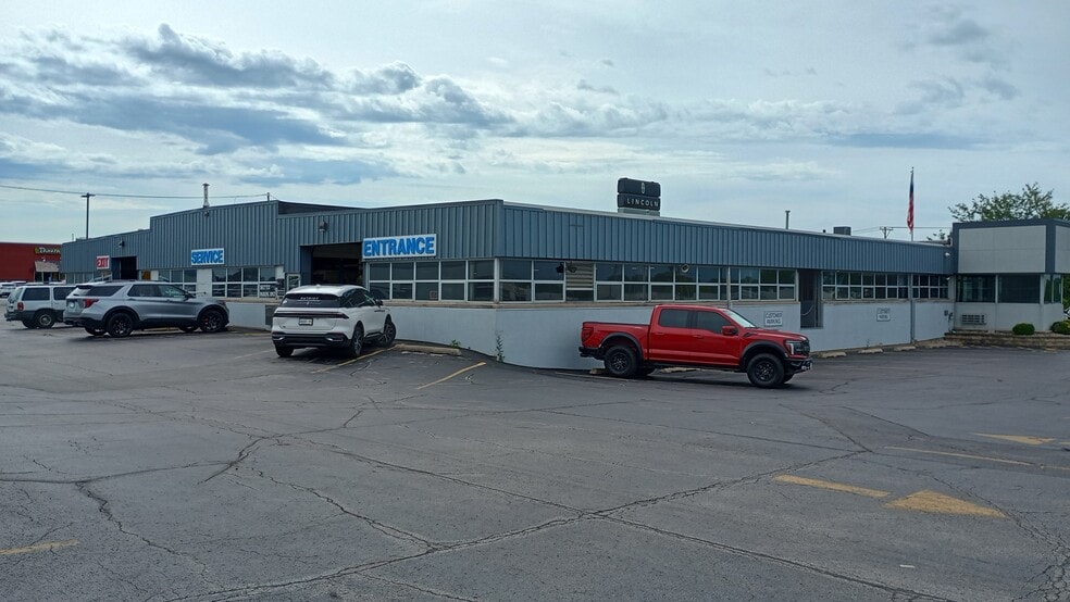 More Photos Of 520 W Kimberly Rd, Davenport Auto Dealership For Lease