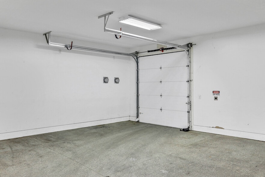 More Photos Of 269 Stone Schoolhouse Rd, Bloomingburg Warehouse For Sale