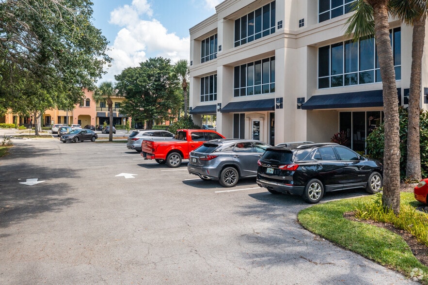 More Photos Of 4280 Tamiami Trl E, Naples Medical For Lease