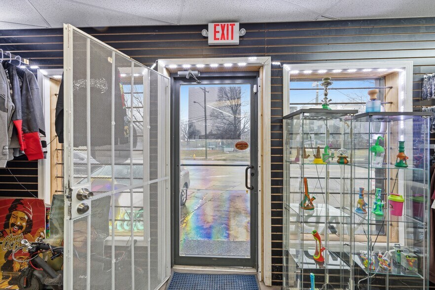 More Photos Of 2600 Reading Rd, Cincinnati Freestanding For Sale