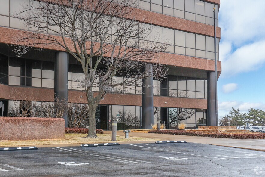 More Photos Of 8023 E 63rd Pl, Tulsa Office For Lease