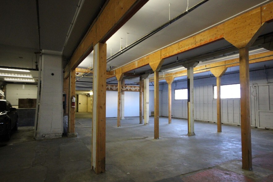 More Photos Of 430 Railway St, Vancouver Loft Creative Space For Lease
