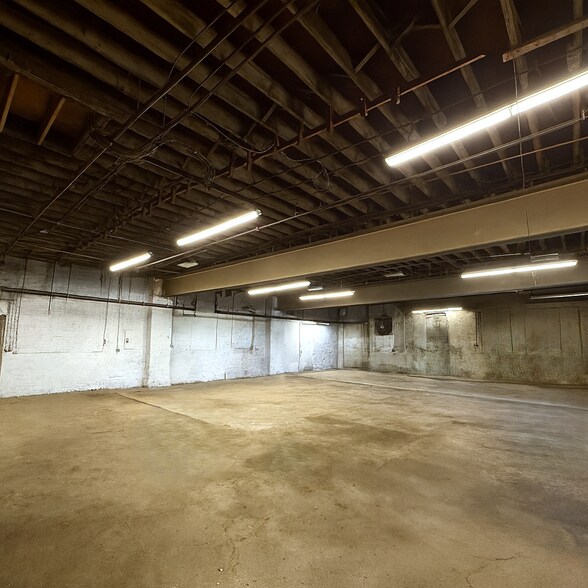 More Photos Of 192 Providence St, Hyde Park Warehouse For Lease