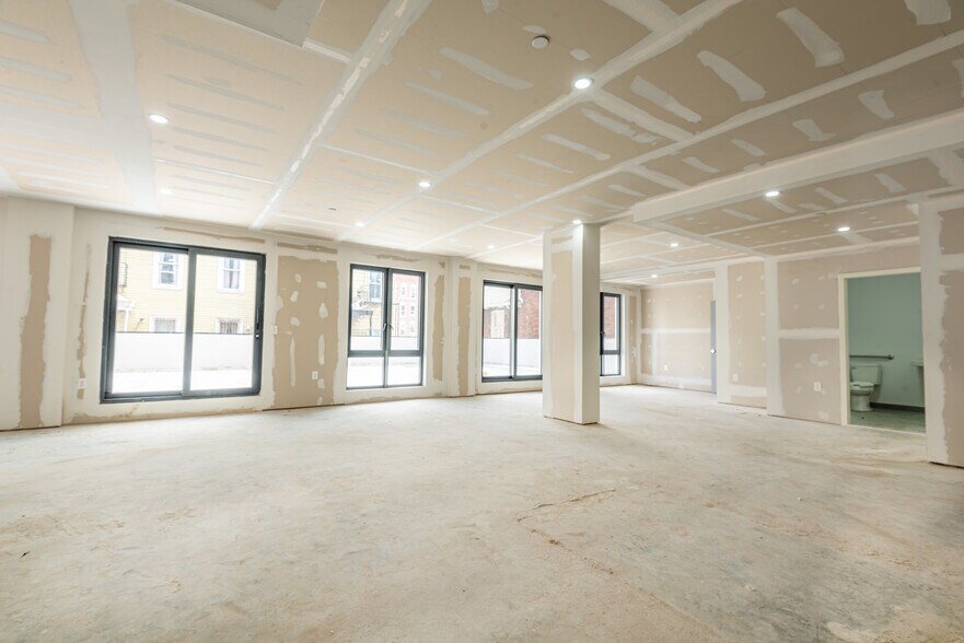 More Photos Of 3043 31st St, Long Island City Service For Lease