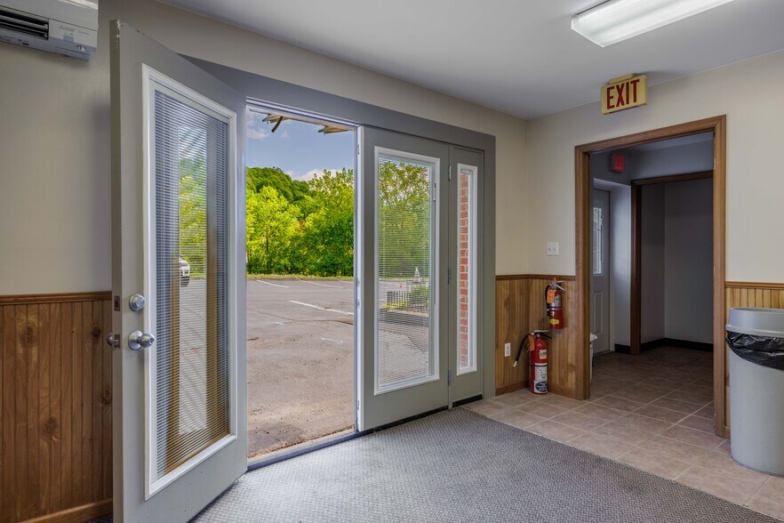 More Photos Of 74 Broadway, Kingston Office For Sale