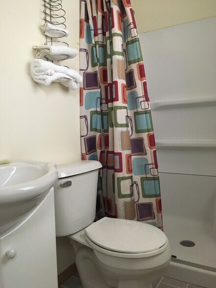 More Photos Of 105 E 5th St, Murdo Hotel For Sale