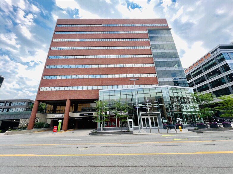 More Photos Of 250 Monroe Ave NW, Grand Rapids Office For Lease