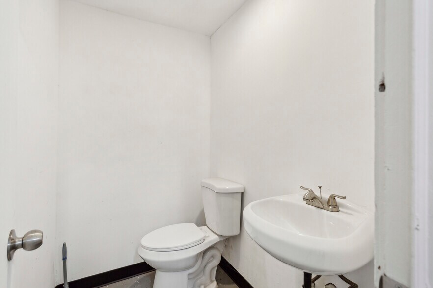 More Photos Of , Atlanta General Retail For Sale